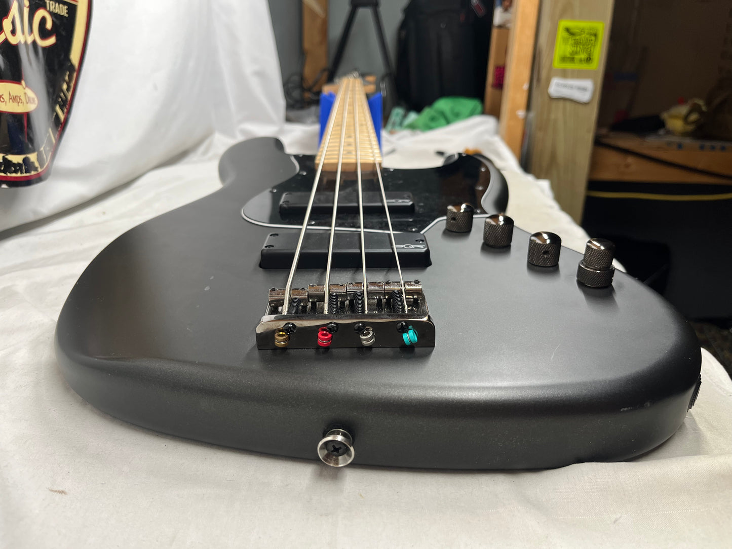 Squier Special Run Contemporary Active 4-String Electric Jazz Bass  2021