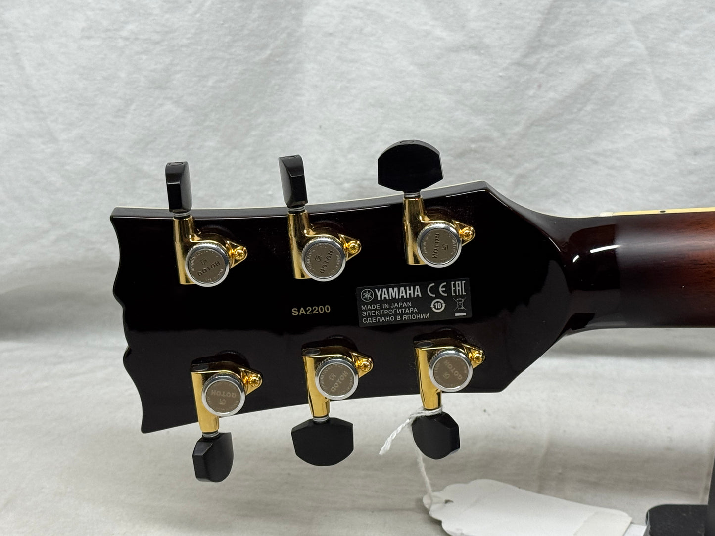 Yamaha SA2200 sa-2200 Semi-Hollowbody Guitar with Gator Case 2020