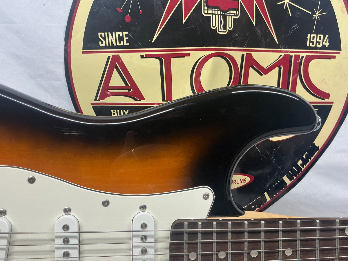 Silvertone Black S-Style Guitar - Sunburst