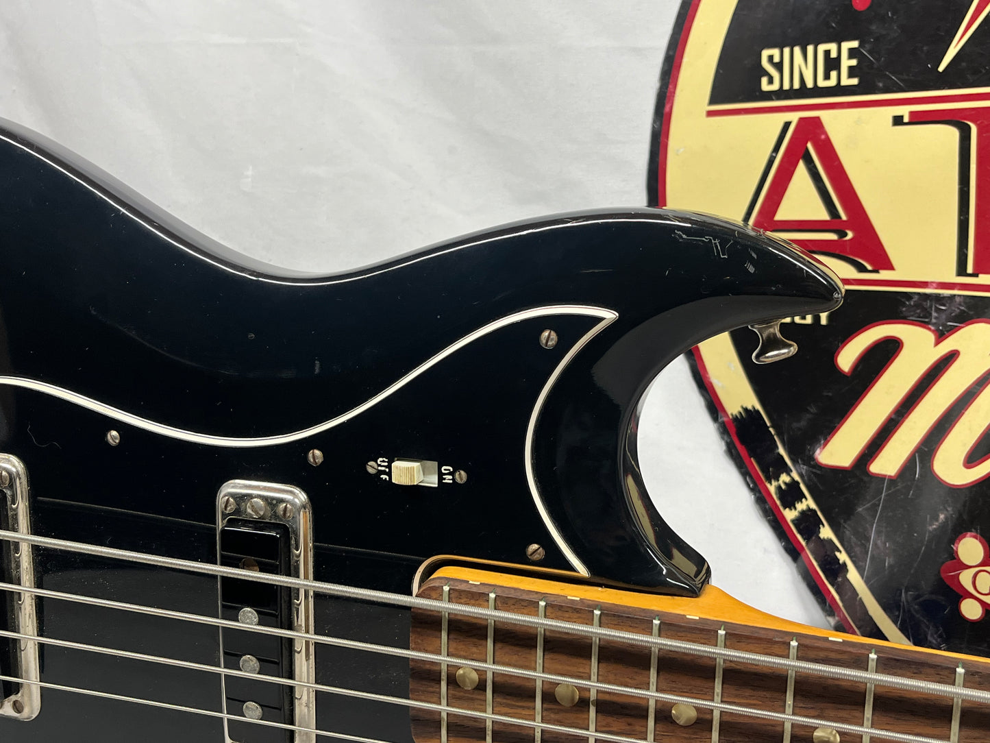 Hagstrom H-II-B Doublecut 4-String Electric Bass 1967 with Hard Case
