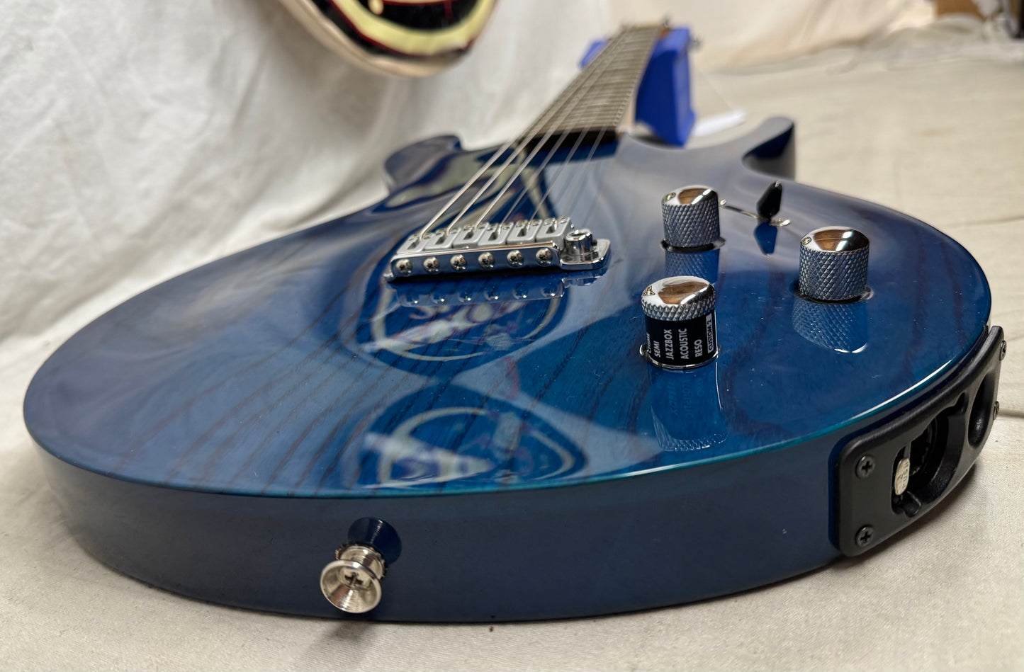 Line 6 Variax 700 Guitar with Gig Bag - MIJ Made In Japan 2006 - Blue