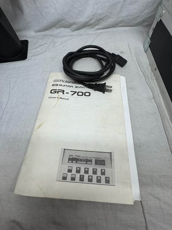 Roland GR-700 Guitar Synthesizer Module with Case - Image 2