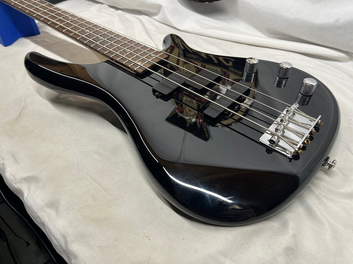 Fullerton 4-String Doublecut Electric Bass