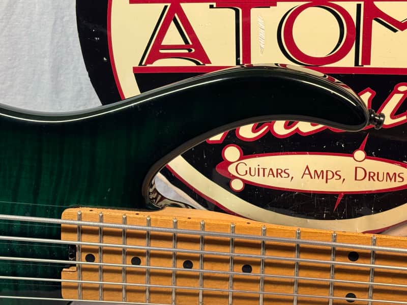 Peavey Millennium 5-string Bass - Image 2