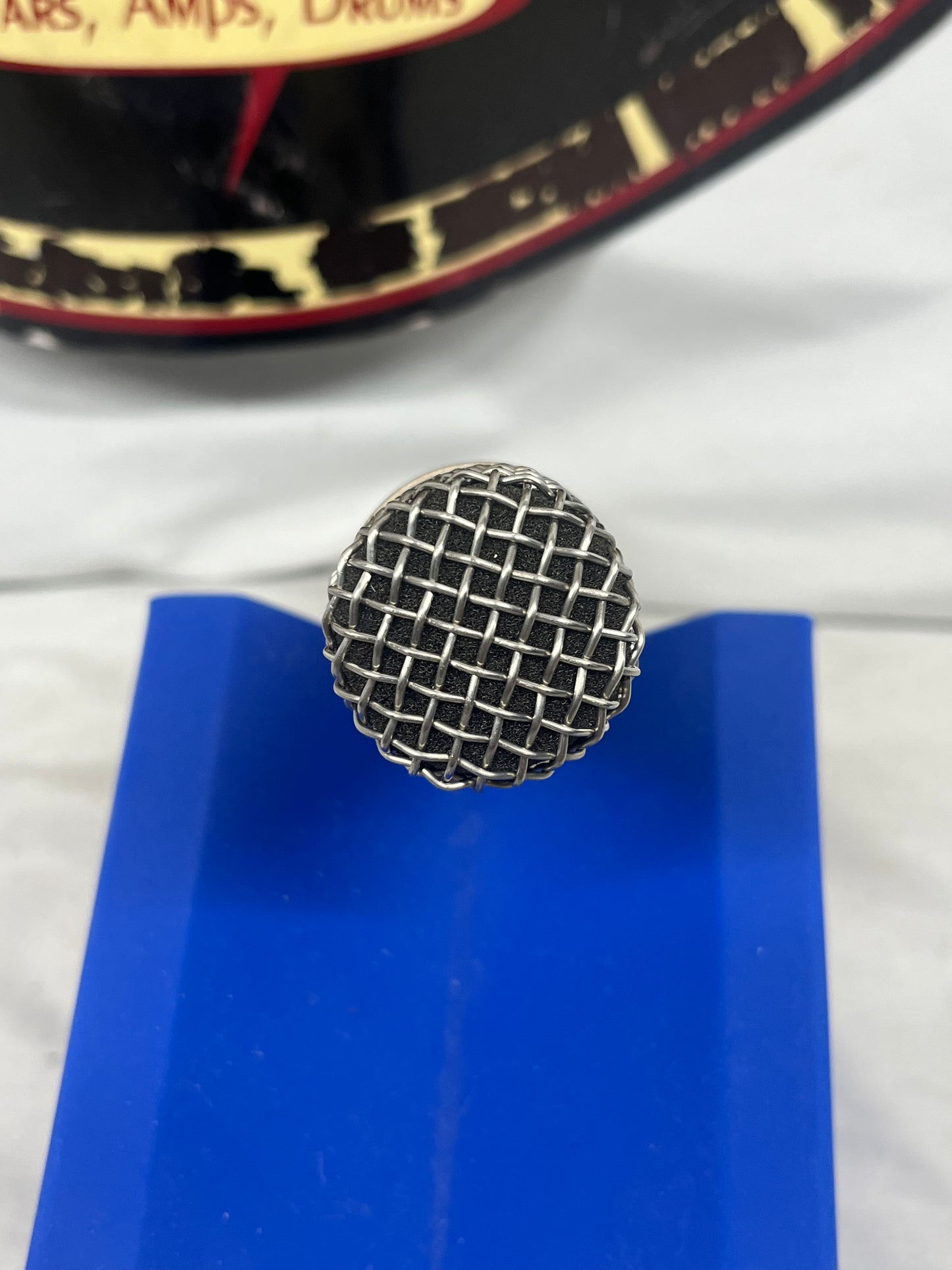 AKG C1000S Small-Diaphragm Multi-Pattern Condenser Microphone with Case and Mic Clip