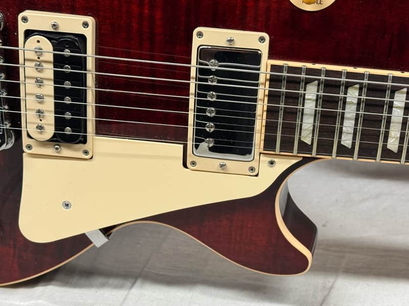Gibson Les Paul Classic Guitar with Case - Image 6