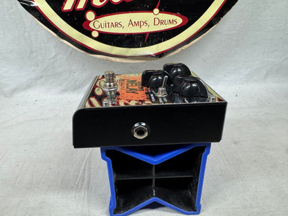 Akai Analog Custom Shop Analog Delay Pedal