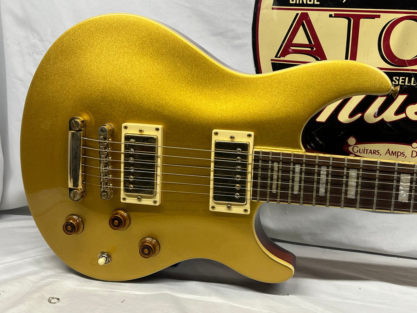 Peavey HP Signature Series Goldtop Electric Guitar