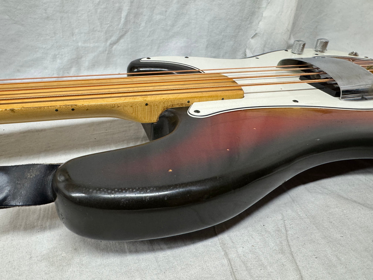 Fender PARTS BASS ? Fretless Precision Bass 4-string P-Bass with Case 1970s - 3-Color Sunburst / Maple neck