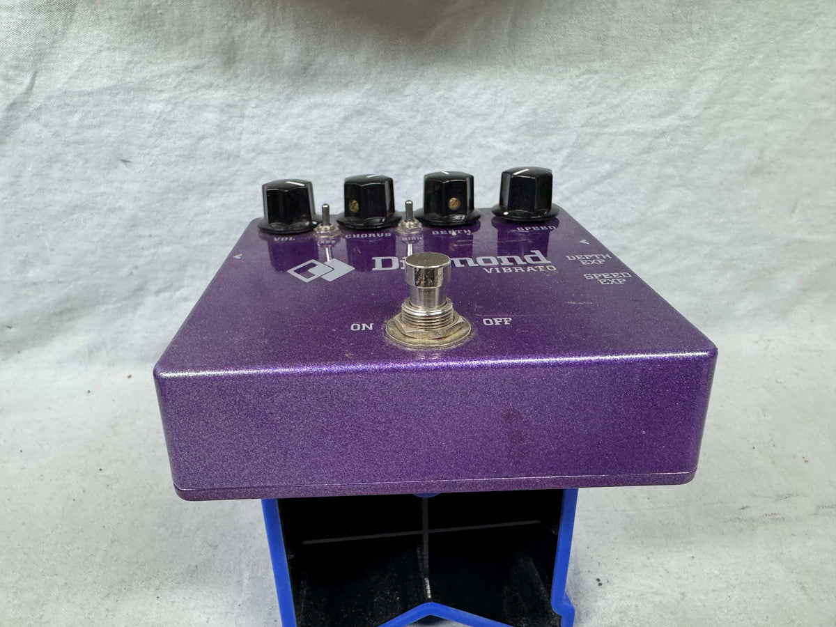 Diamond Effects Vibrato v1 Chorus Vibrato Pedal with Power Supply