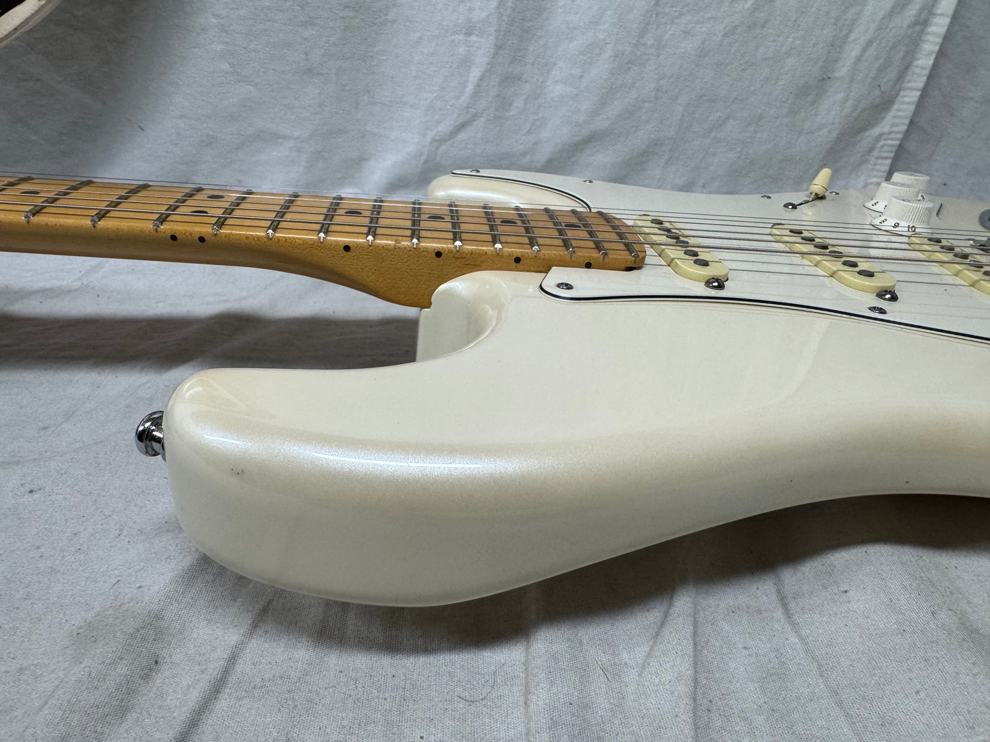 Fender Player Plus Stratocaster Guitar 2022 - Olympic Pearl / Maple neck