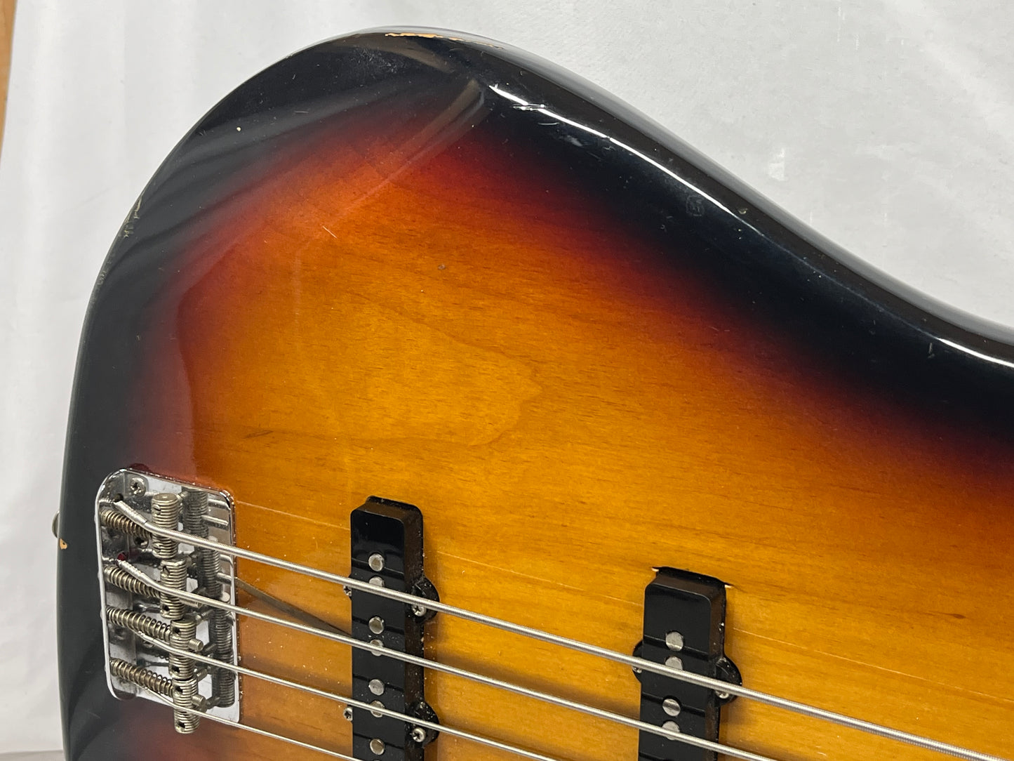 Fender Jaco Pastorius Signature Fretless 4-String Electric Jazz Bass - 3-Color Sunburst