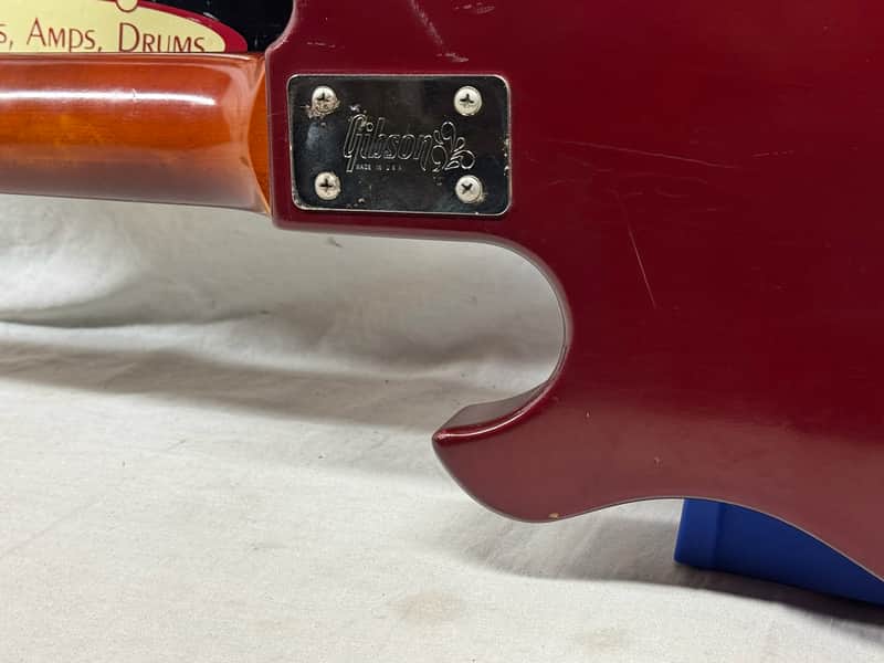 Gibson Victory 4-string Bass with Case - Image 12