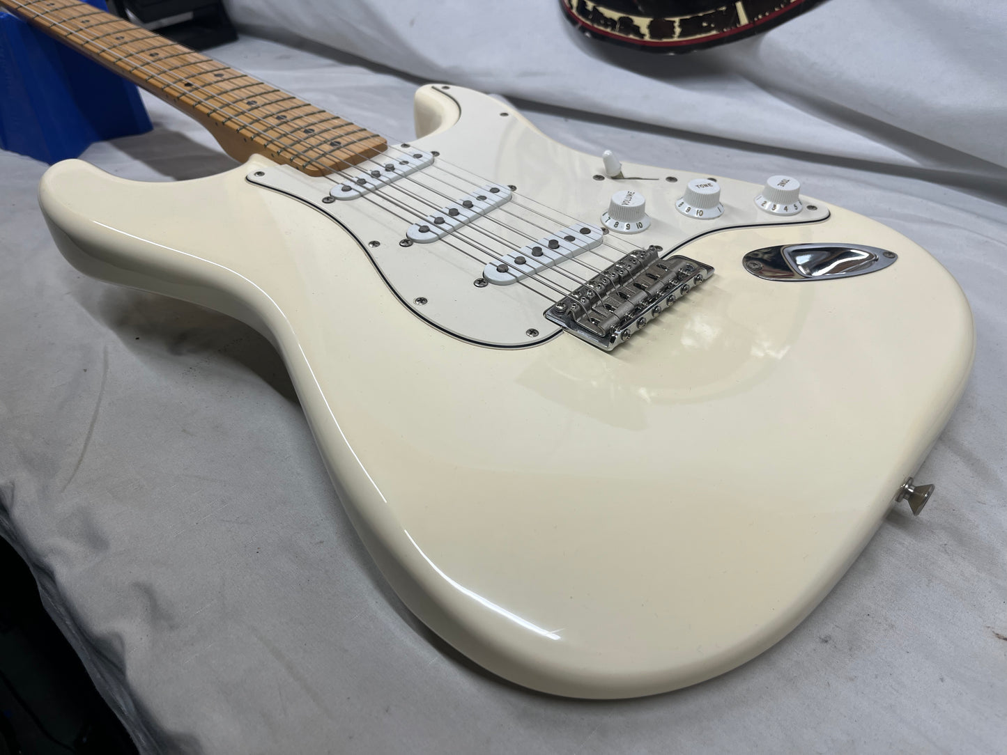 Fender Classic Series '70s Stratocaster strat Electric Guitar MIM - Made in Mexico - Olympic White