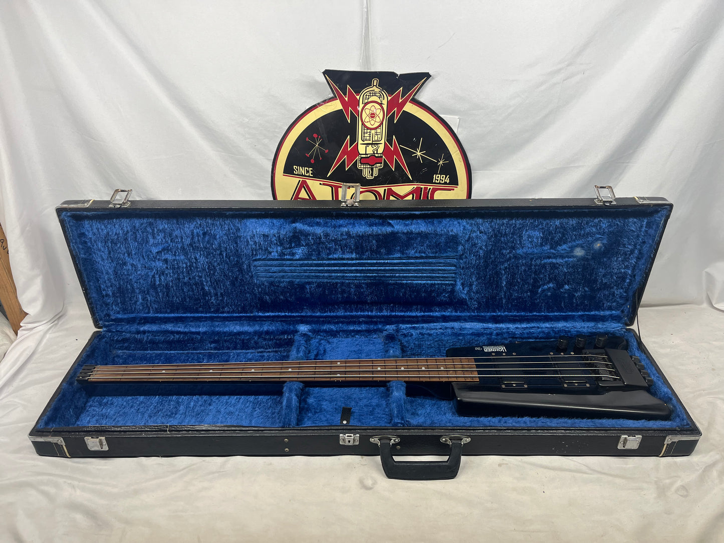 Hohner B2 HH Headless Fretless 4-String Electric Bass with Hard Case