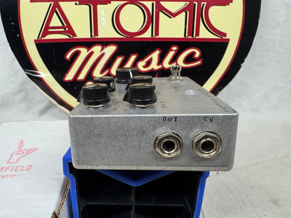 Fairfield Circuitry Meet Maude Analog Delay Pedal with Box