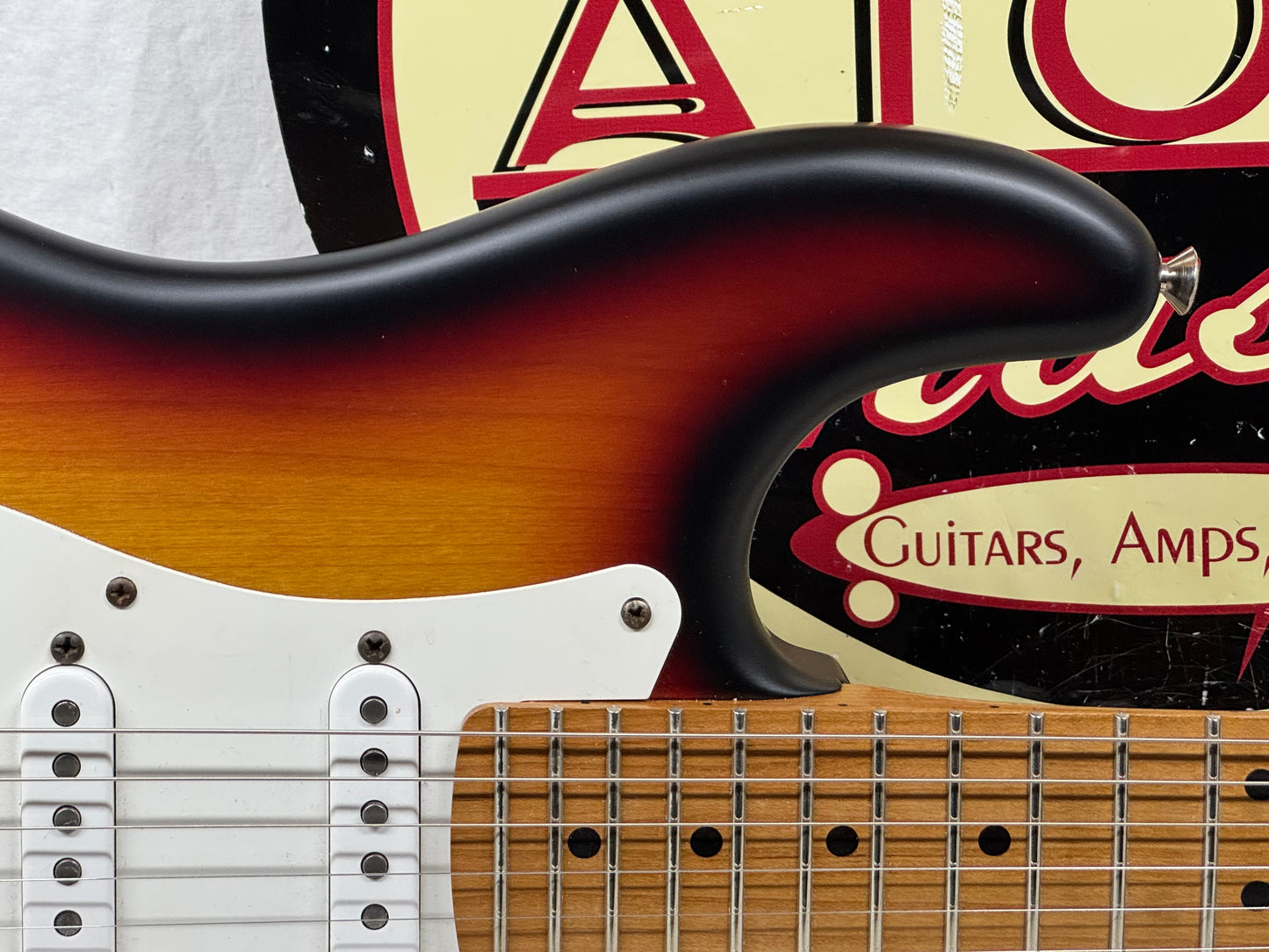 22 Black Guitars S-style Guitar - 3-Color Sunburst