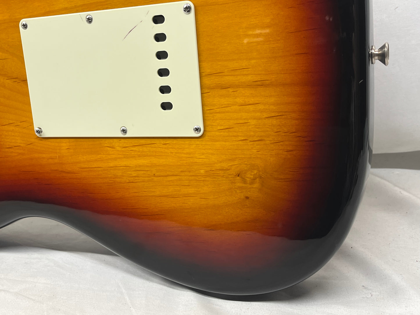 Fender Classic Series '60s Stratocaster strat Electric Guitar - 3-Color Sunburst