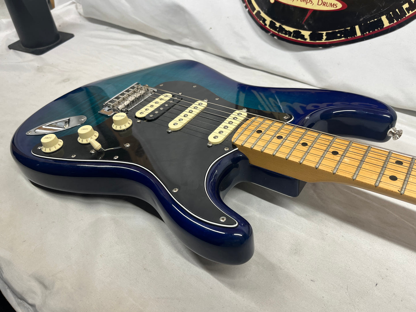 Fender Limited Edition Player Stratocaster HSS Plus Top Electric Guitar MIM - Made in Mexico - Blue Burst