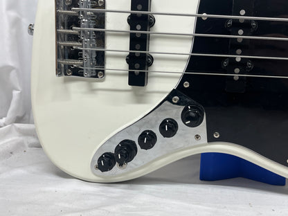 Sire Marcus Miller V7 4- String J-Style Electric Bass
