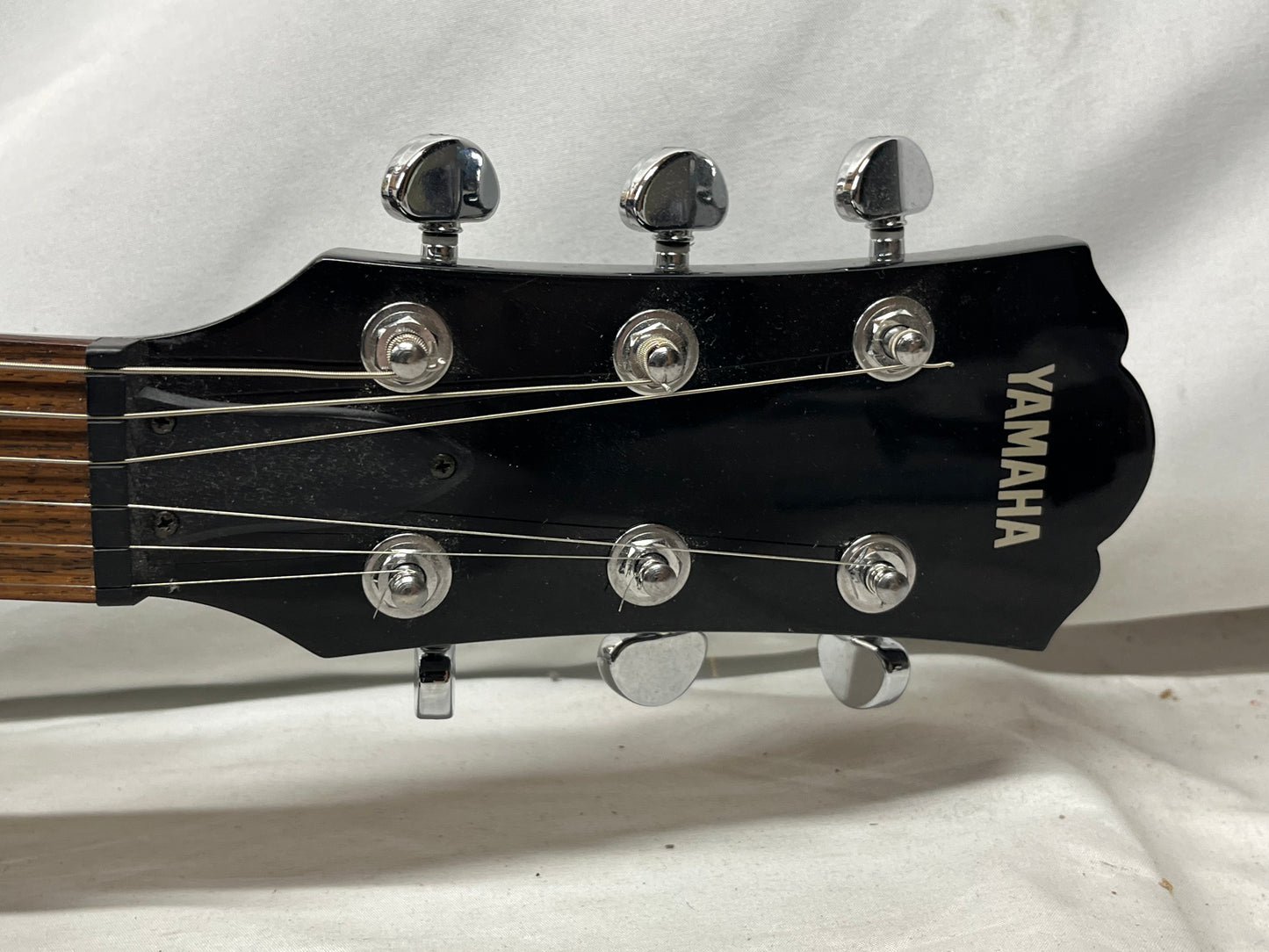 Yamaha AES420 Singlecut Electric Guitar