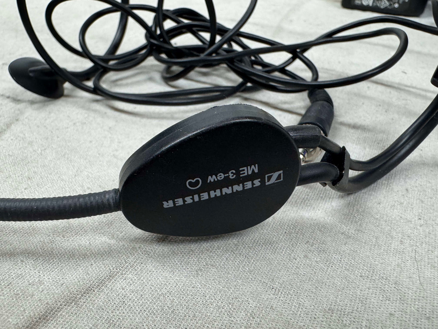 Sennheiser Evolution G4 Wireless 100 Series EM 100 em100 G4 True Diversity Receiver with Wireless Transmitter - A1 Band with ME-3ew Headset Microphone + SK 100 sk100 G3 Bodypack Transmitter