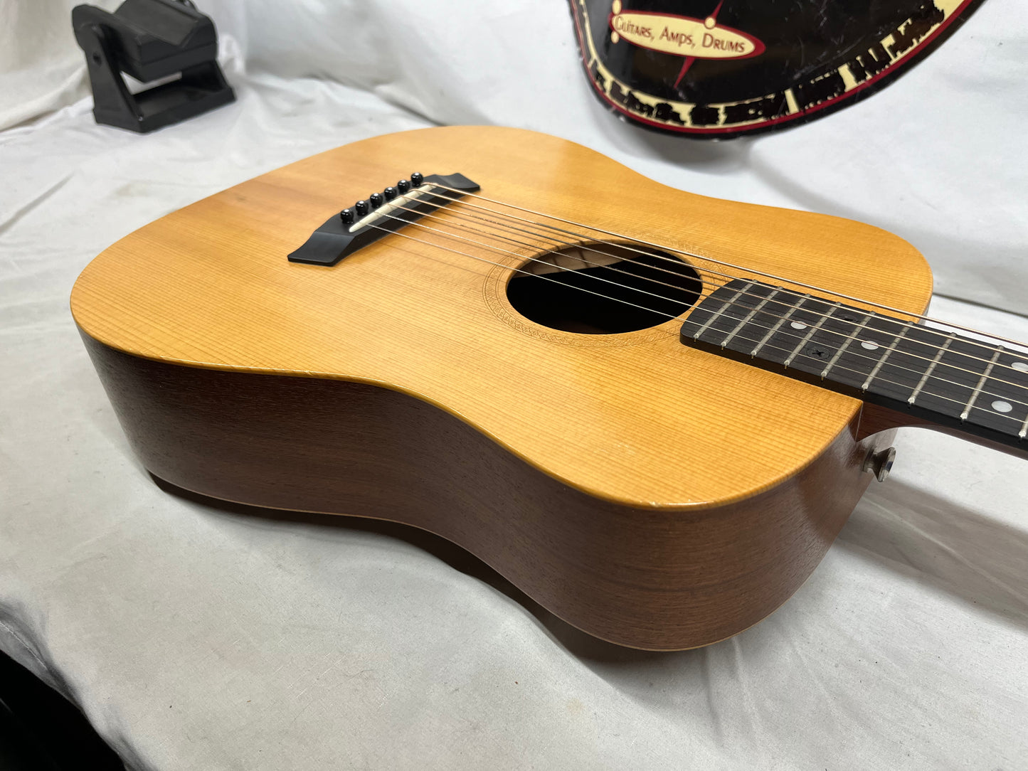 Taylor 305 Baby Taylor Acoustic Guitar with Gig Bag
