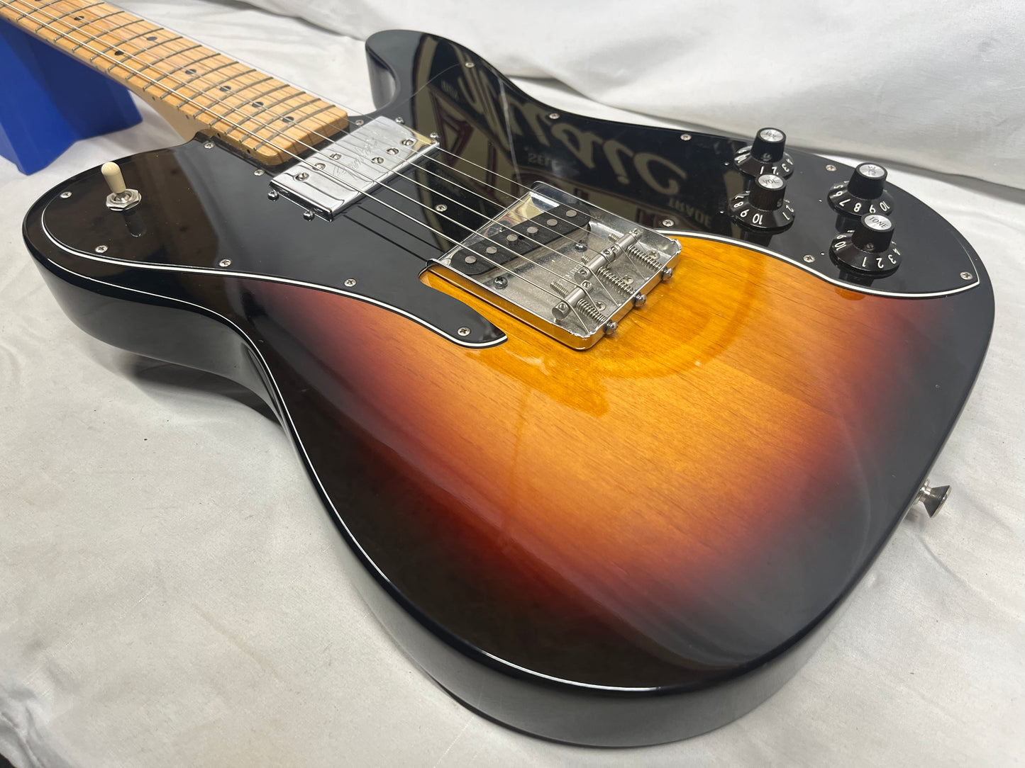 Fender Classic Series '72 Telecaster tele Custom Electric Guitar - 3-Color Sunburst