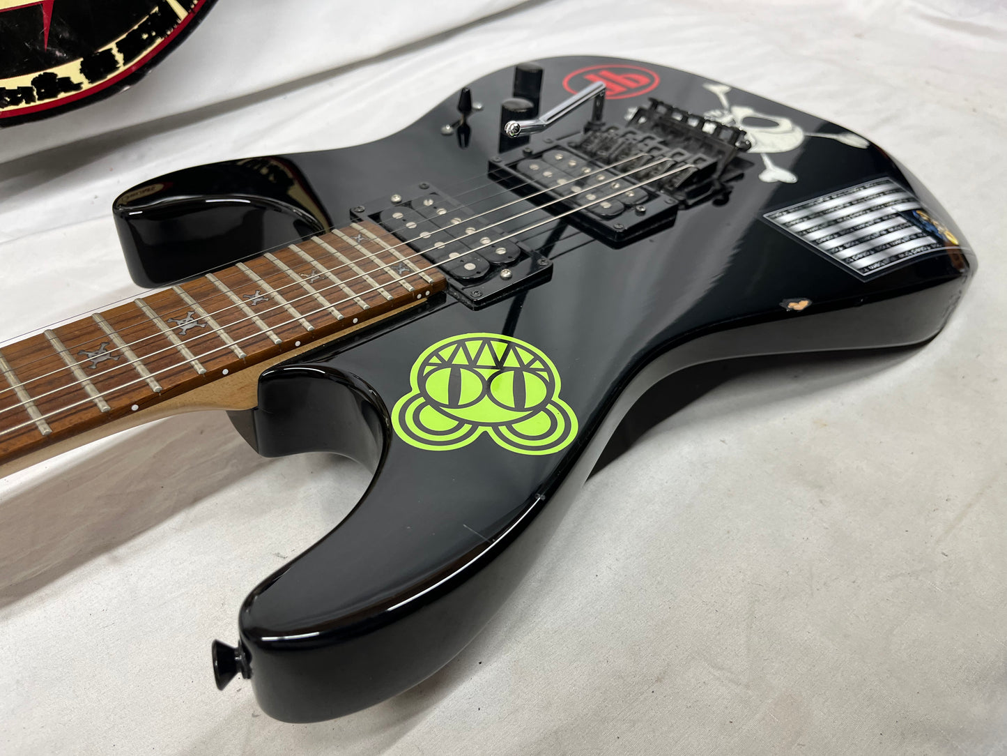 Squier Showmaster Skull & Bones Electric Guitar