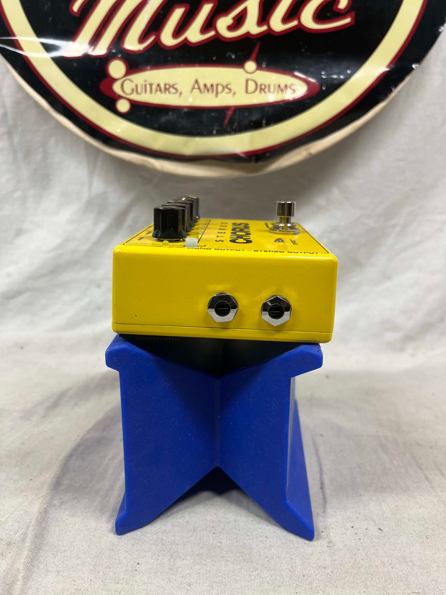 MXR M134 Stereo Chorus Pedal - missing battery covers
