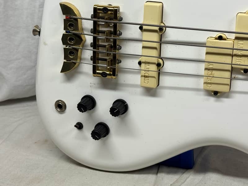 Alembic Elan 4-string Bass with Case - Image 5