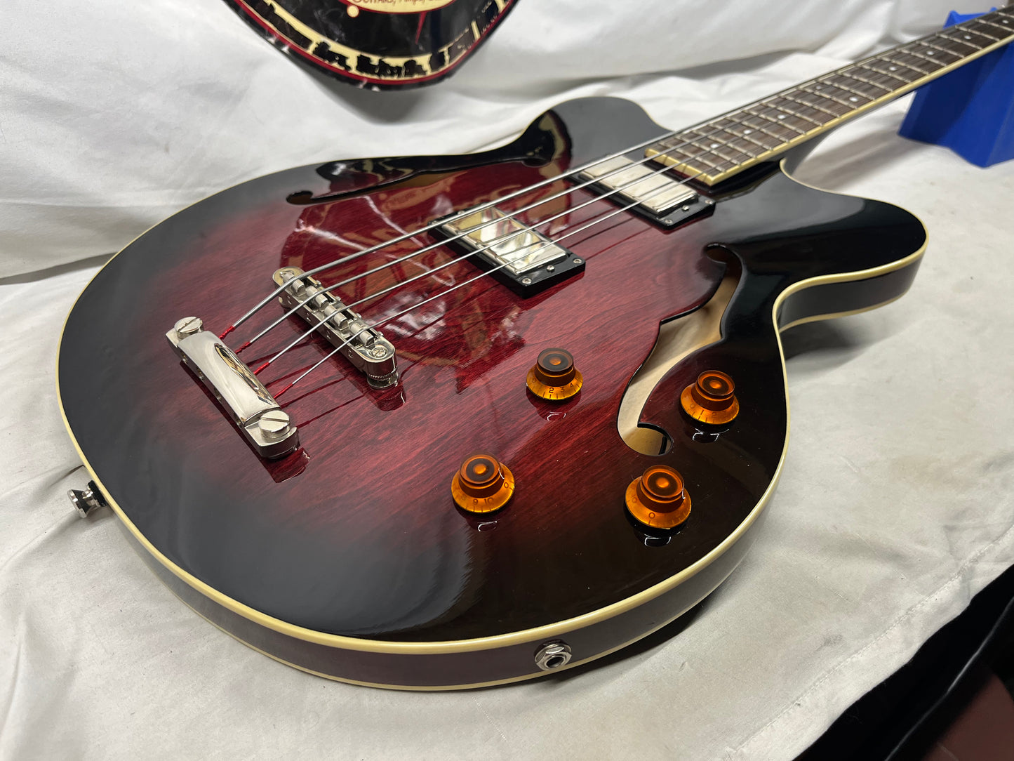 Hofner HCT-500/8 Verythin Contemporary Long Scale 4-String Electric Bass