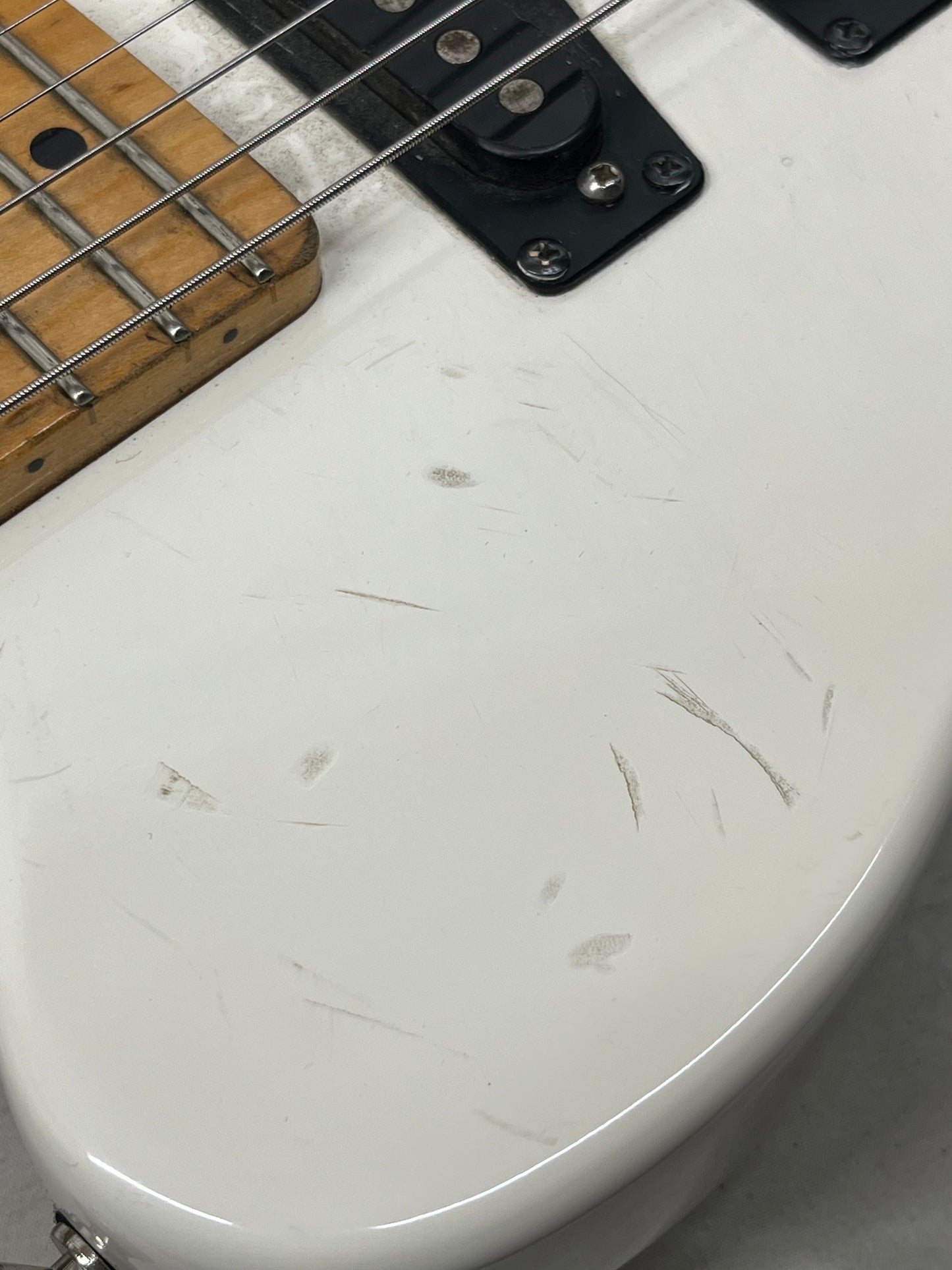 Squier Bullet HSS Singlecut Electric Guitar