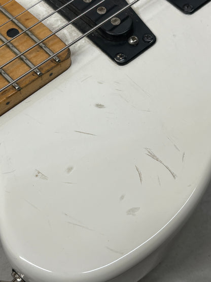 Squier Bullet HSS Singlecut Electric Guitar