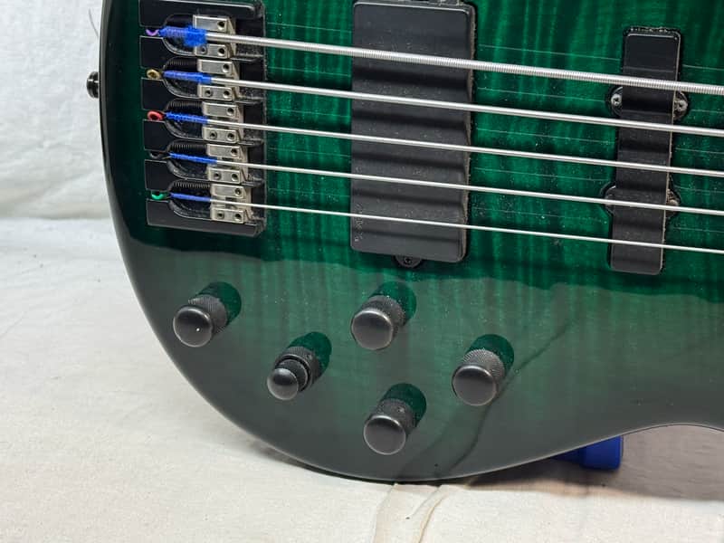 Peavey Millennium 5-string Bass - Image 4
