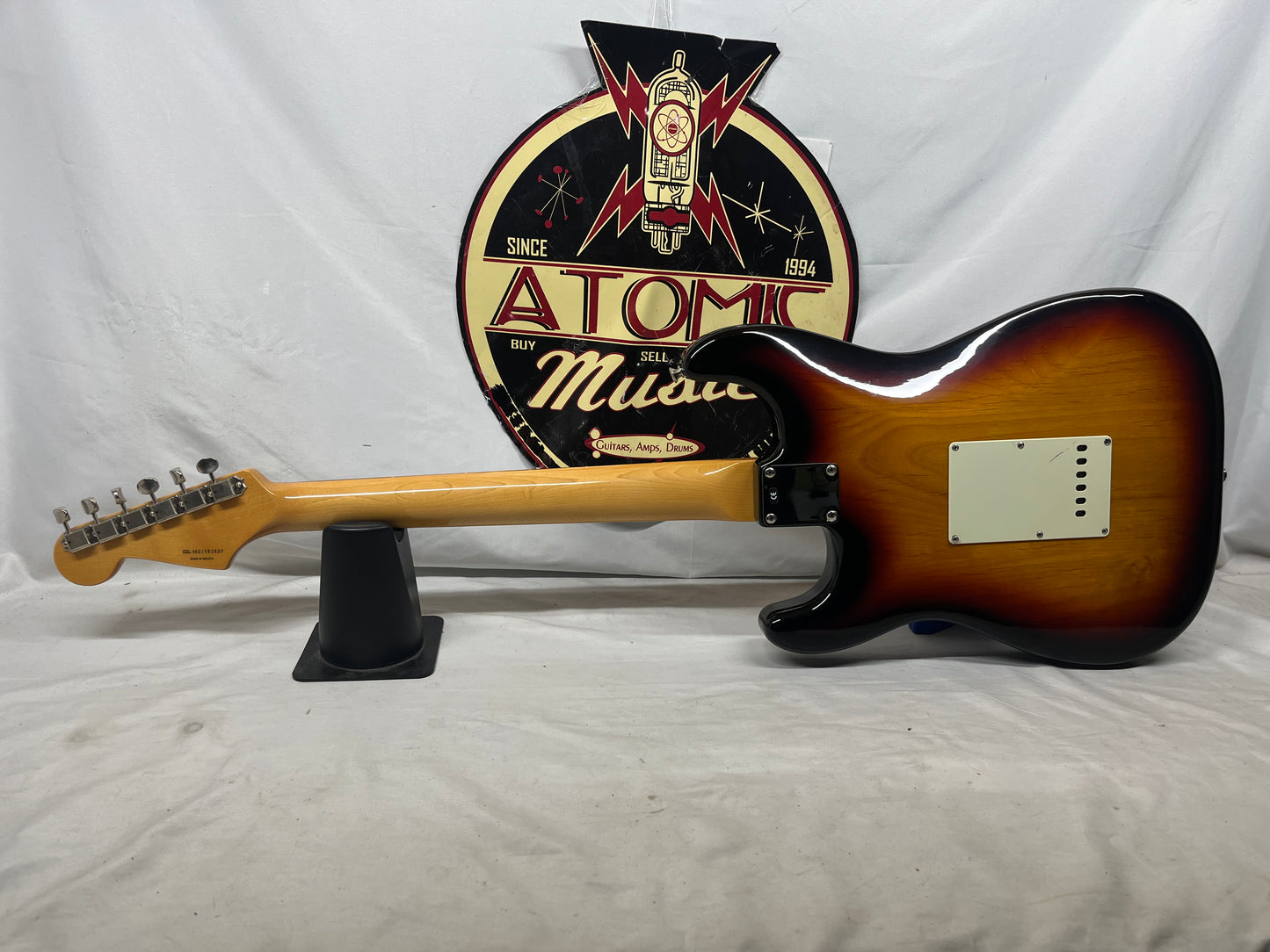 Fender Classic Series '60s Stratocaster strat Electric Guitar - 3-Color Sunburst