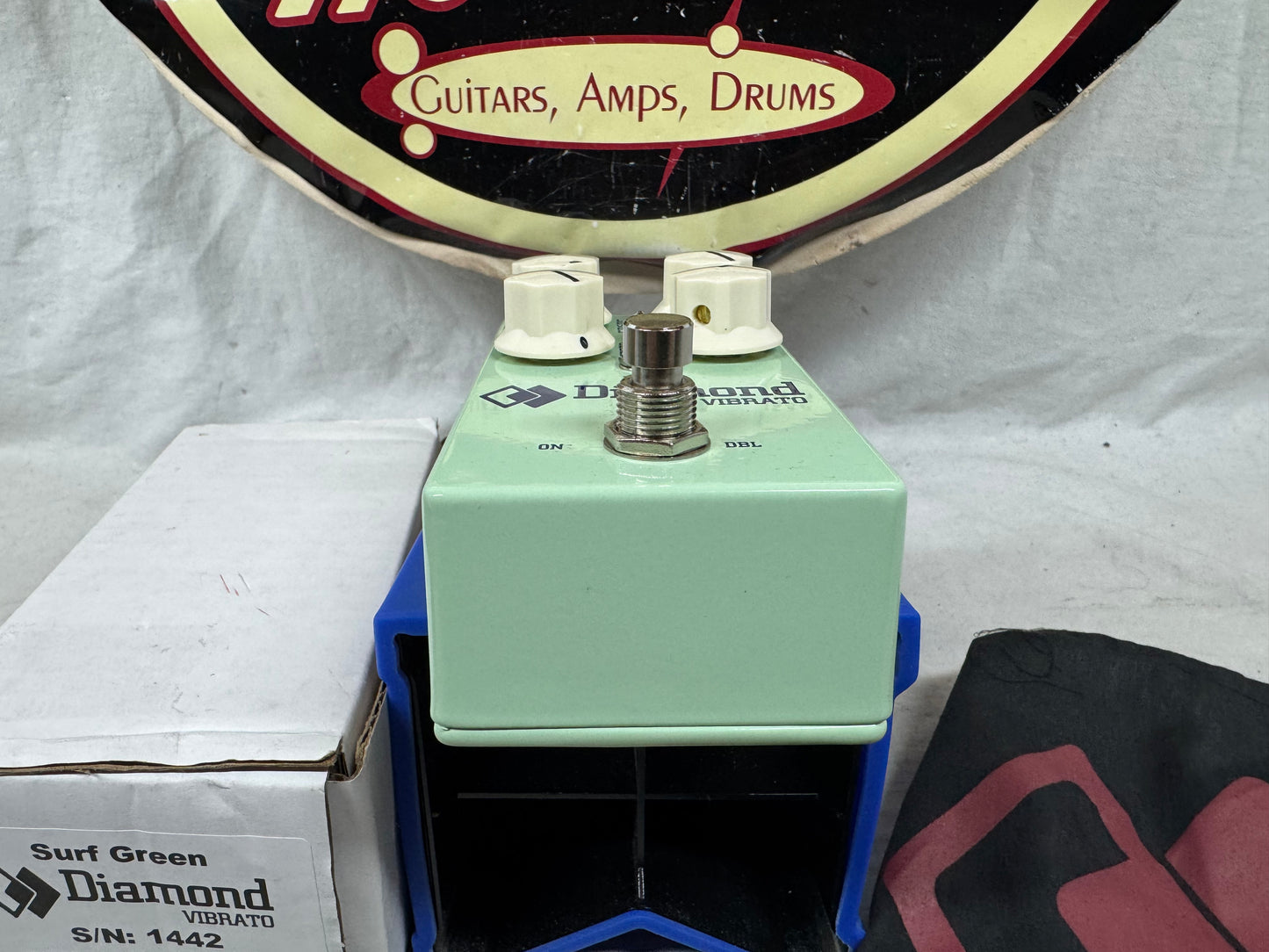 Diamond Pedals Vibrato Pedal with Box - Surf Green - Limited Edition