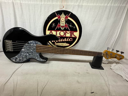 Line 6 Variax Model 700 4-string Bass