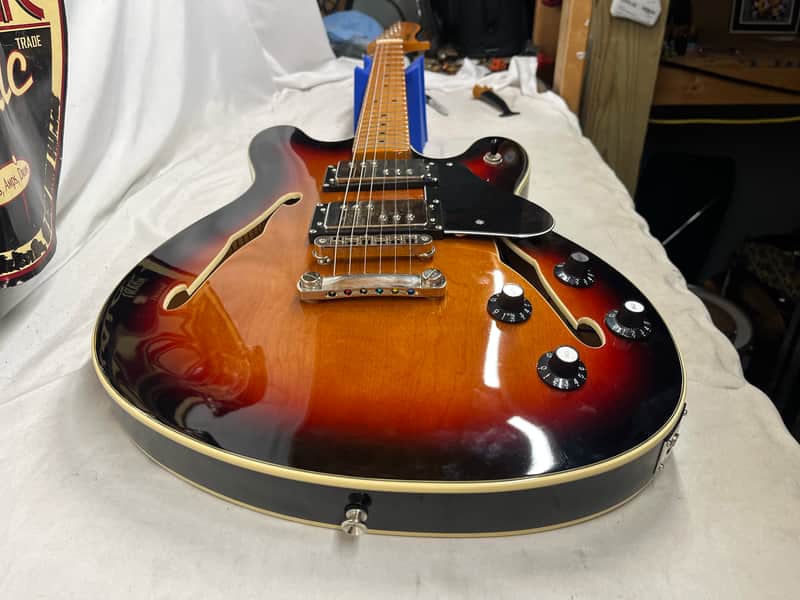 Squier Classic Vibe Starcaster Semi-Hollow Body Electric Guitar - Image 18