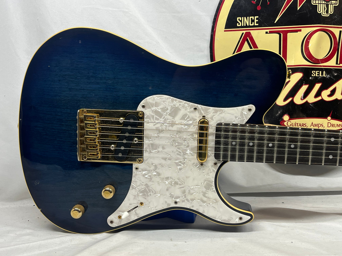 Yamaha Pacifica 302-S Singlecut Electric Guitar