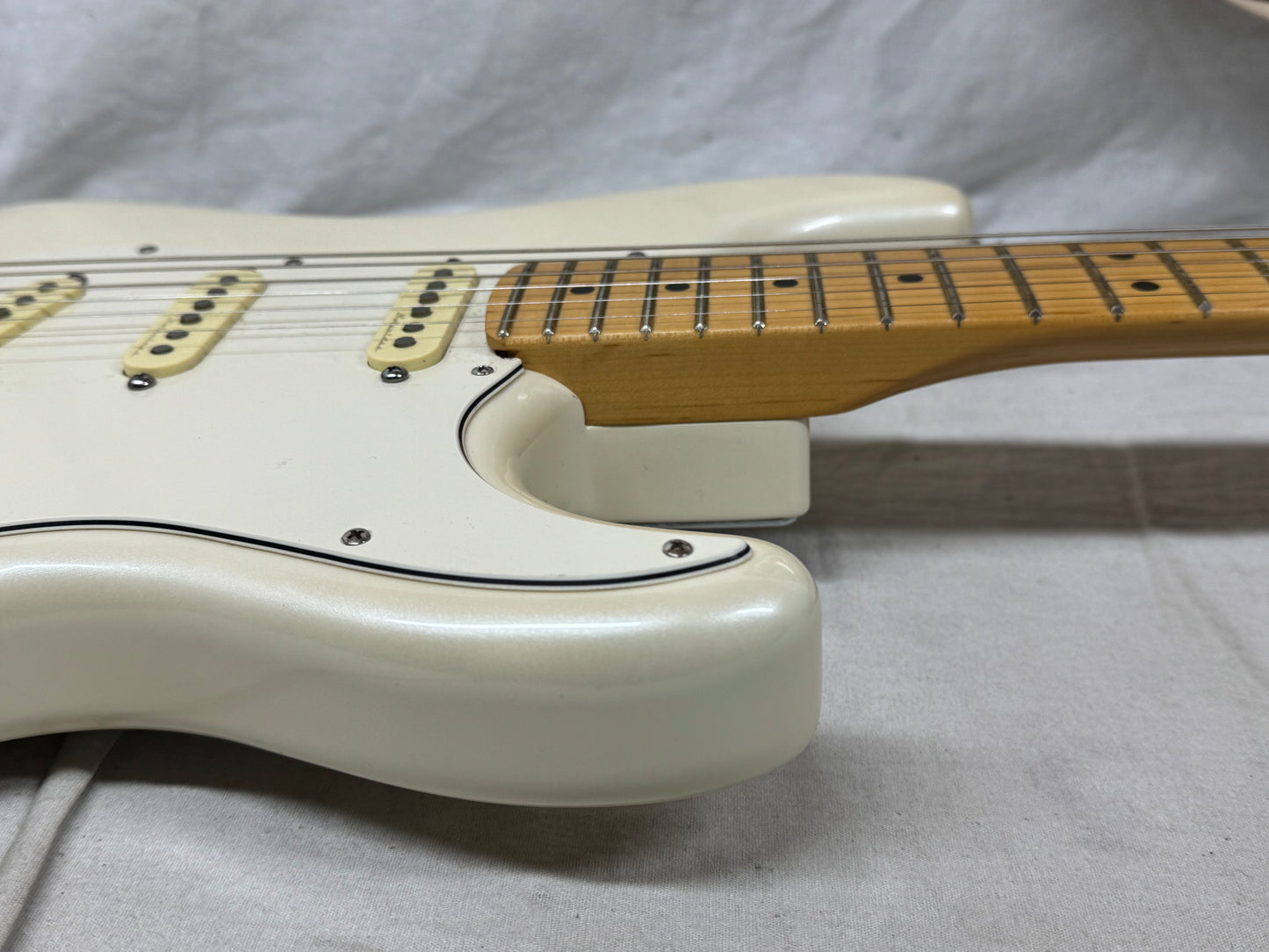 Fender Player Plus Stratocaster Guitar 2022 - Olympic Pearl / Maple neck