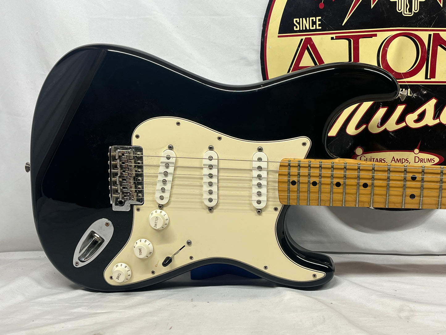 Fender Standard Stratocaster Strat Electric Guitar MIM - Made in Mexico - Black