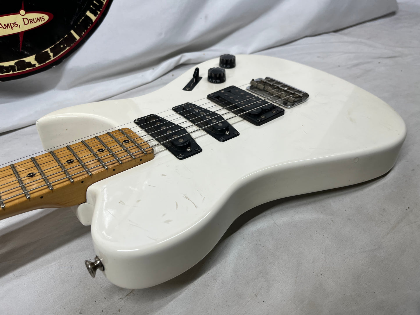 Squier Bullet HSS Singlecut Electric Guitar