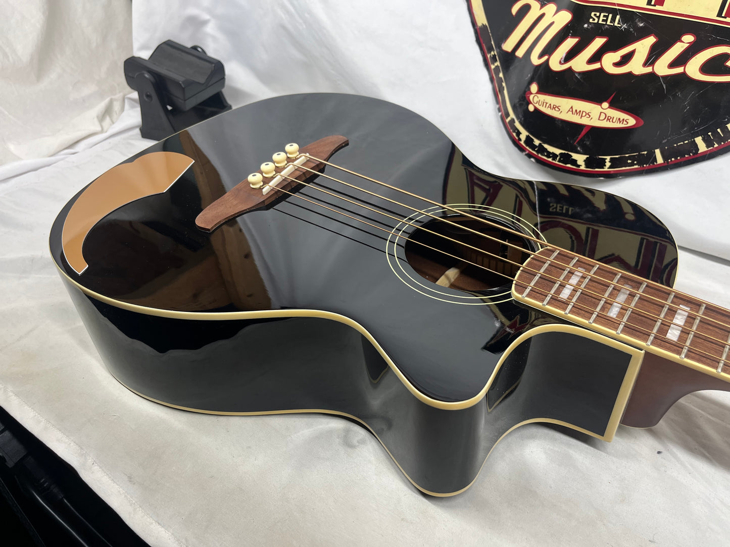 Fender Kingman Acoustic/Electric Bass with Gig Bag