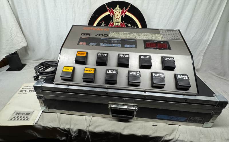 Roland GR-700 Guitar Synthesizer Module with Case