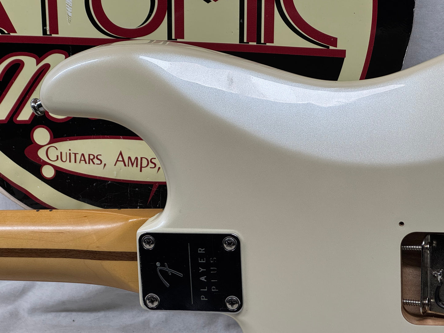 Fender Player Plus Stratocaster Guitar 2022 - Olympic Pearl / Maple neck