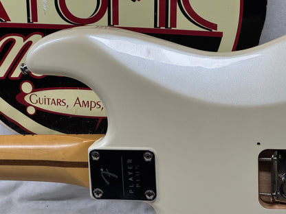 Fender Player Plus Stratocaster Guitar 2022 - Olympic Pearl / Maple neck