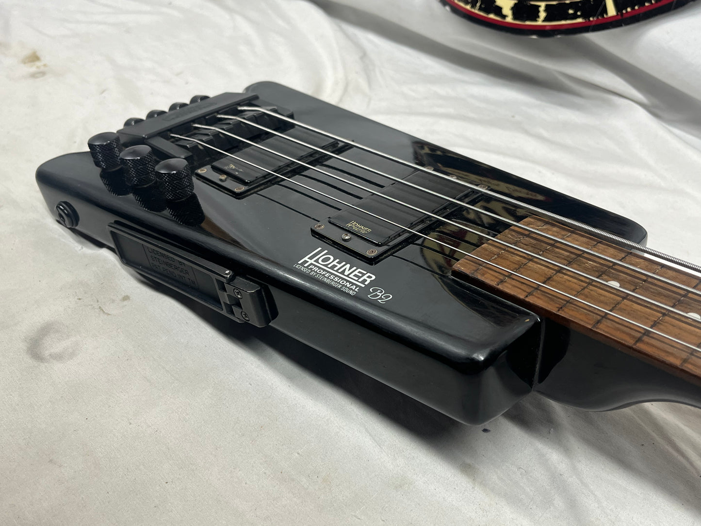 Hohner B2 HH Headless Fretless 4-String Electric Bass with Hard Case