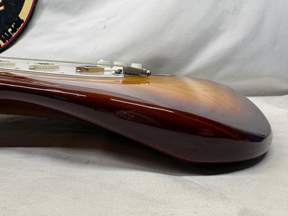Fender American Deluxe Stratocaster with Maple Fretboard 2004 - 2010 - 3-Color Sunburst