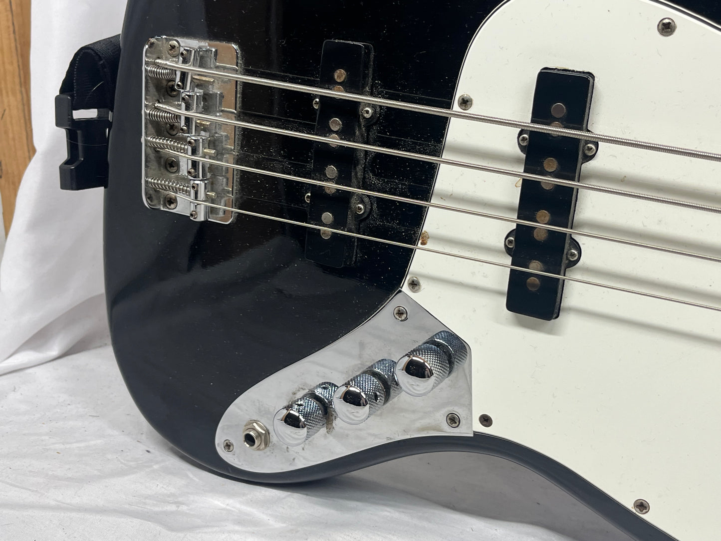 Squier 4-String Electric Jazz Bass